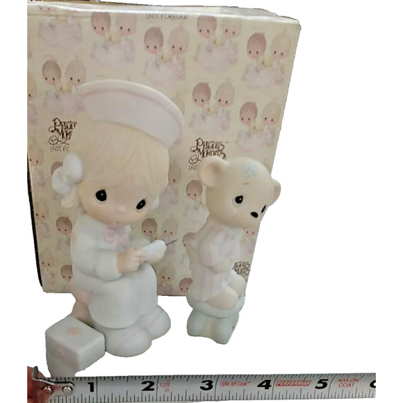 Precious Moments Figurine Love Beareth All Things 1981 E-7158 Nurse Bear Enesco - Picture 11 of 12